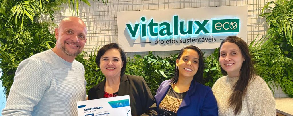 tima da vitalux mostrando o certificado esg