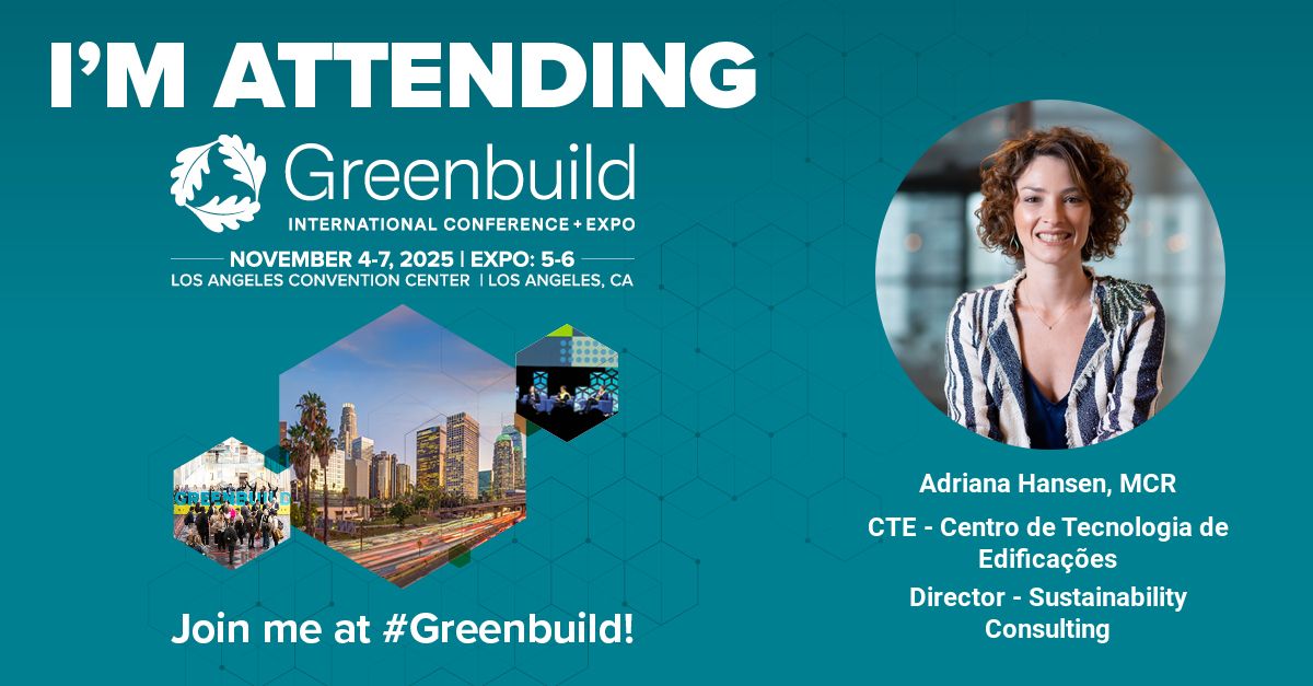 foto de divulgação da Adriana palestrando no evento